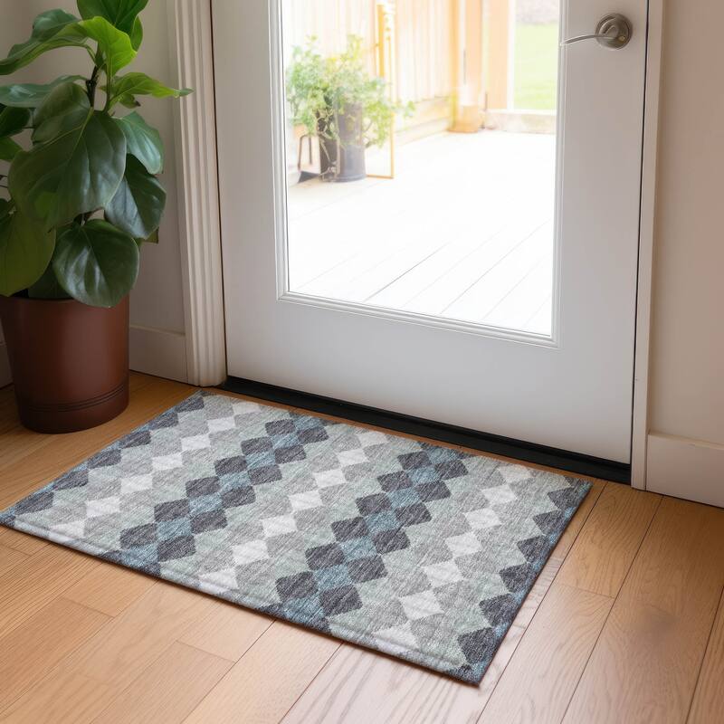 Machine Washable Indoor/ Outdoor Modern Mosaic Chantille Rug