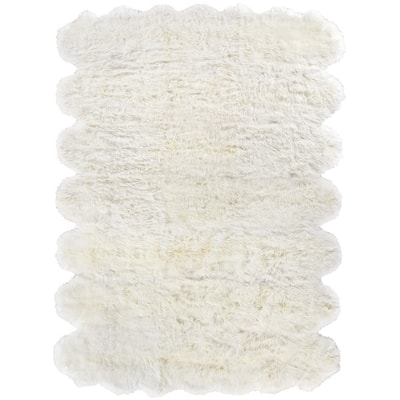 EXQUISITE RUGS Sheepskin Hand-stitched Ivory Area Rug.
