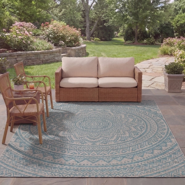 SAFAVIEH Courtyard Fran Mandala Indoor/ Outdoor Waterproof Patio
