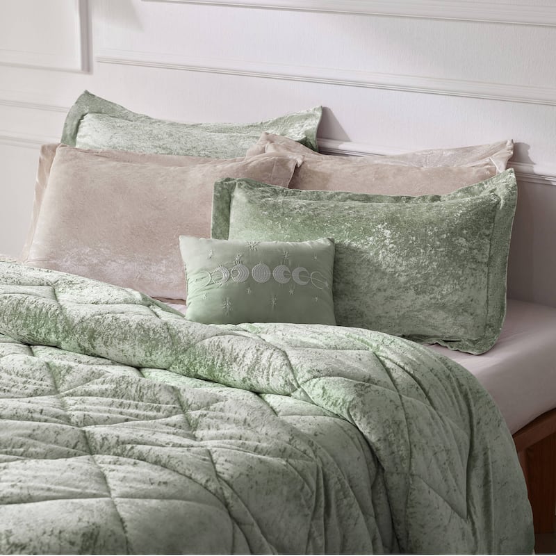 Intelligent Design Isabel Velvet Comforter Set
