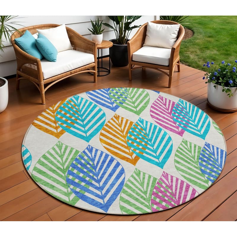 HomeRoots Floral Transitional Rectangle Outdoor Rug - 8' Round
