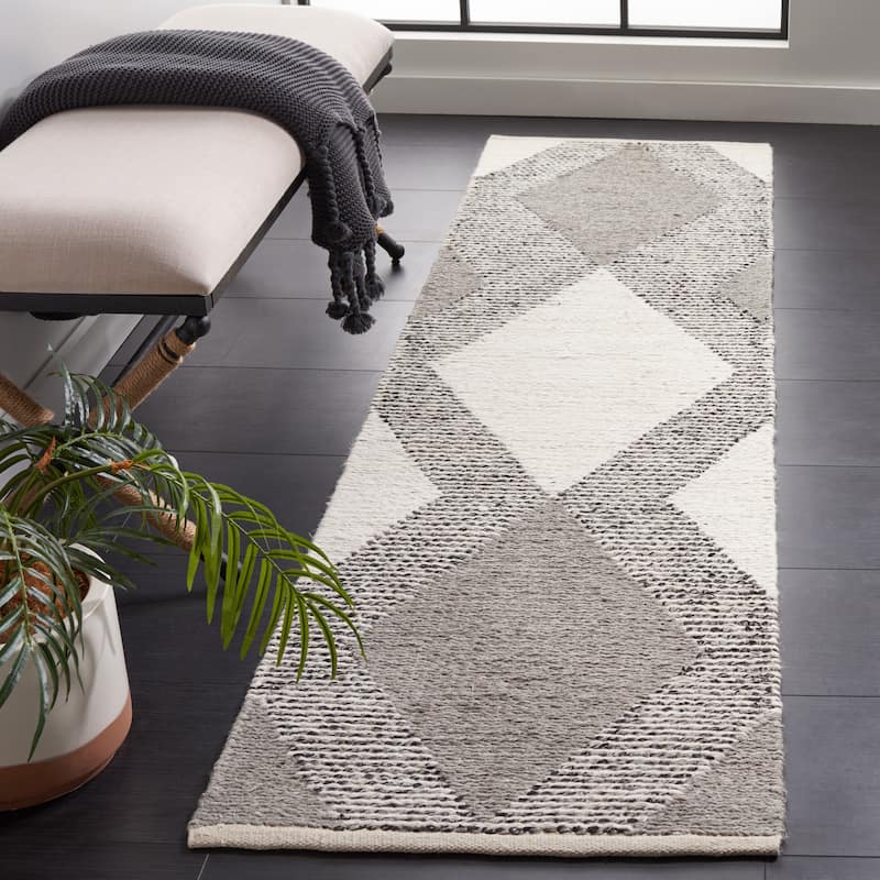SAFAVIEH Handmade Natura Iridenta Diamond Boho Wool Rug - 2'3" x 8' Runner - Ivory/Grey