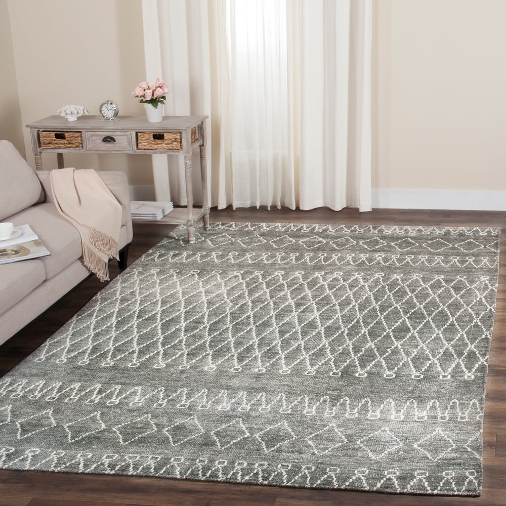 SAFAVIEH Hand-knotted Stone Wash Mirzeta Modern Wool Rug