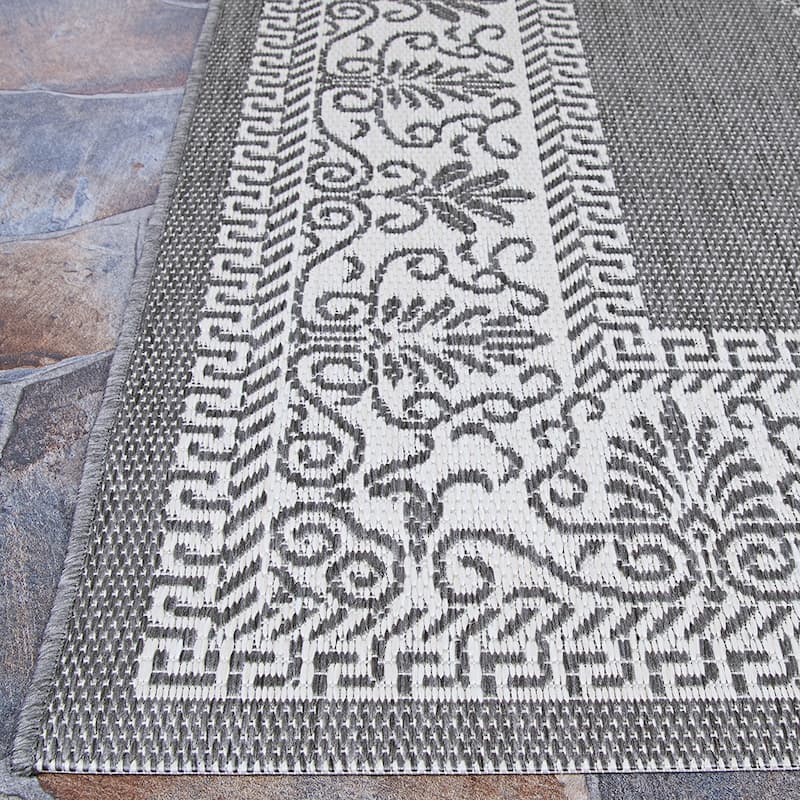 Pergola Emblem Indoor/ Outdoor Area Rug