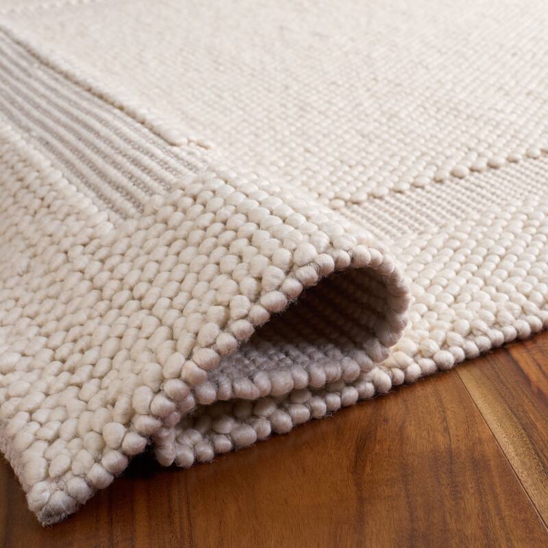 SAFAVIEH Handmade Natura Mehroo Casual Wool Rug