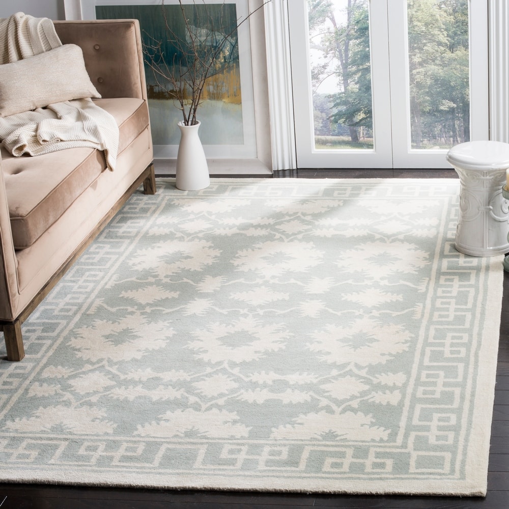 SAFAVIEH Handmade Bella Yosun Modern Floral Wool Rug