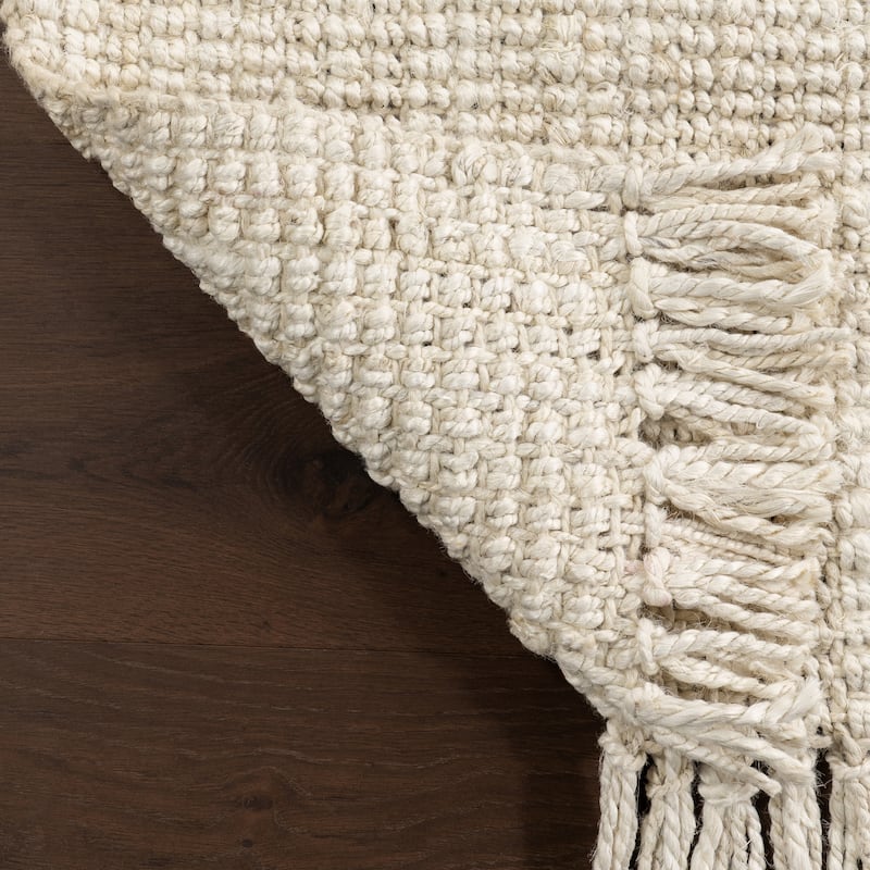 Nuloom Delilah Solid Chunky Jute Tassel Area Rug