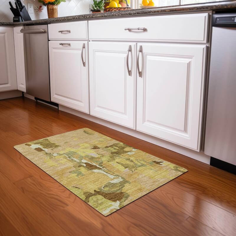 Machine Washable Indoor/ Outdoor Abstract Glam Chantille Rug - Gold - 1'8" x 2'6"
