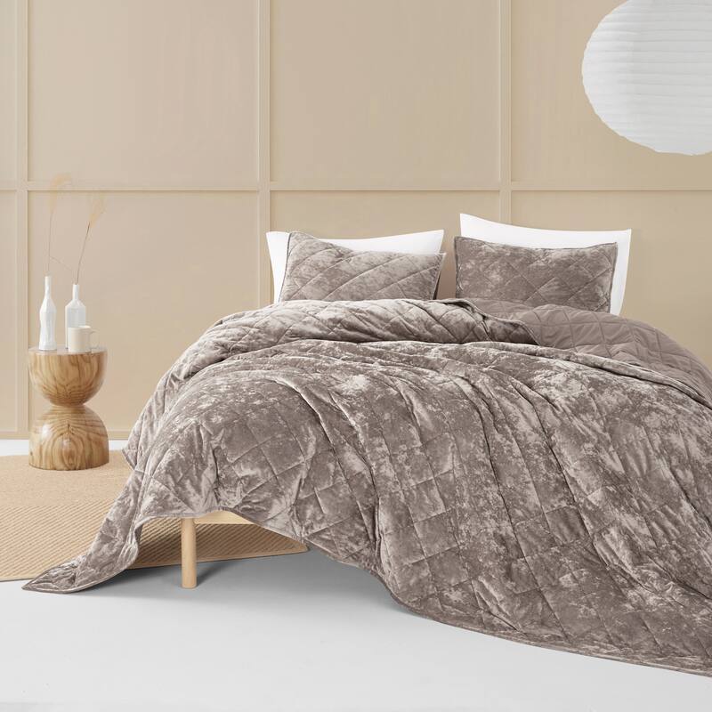 Beaute Living Diamond Velvet 3 Piece Quilt Set