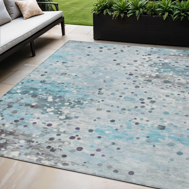 HomeRoots Abstract Transitional Rectangle Outdoor Rug - 5' X 8'