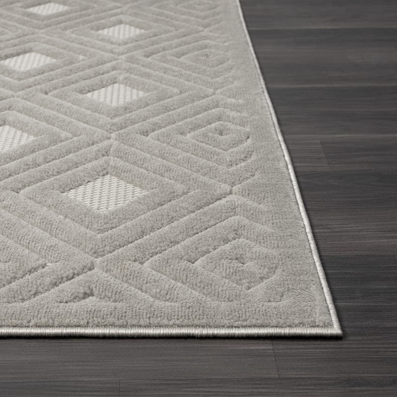 Sevita Modern Diamond Indoor/Outdoor Area Rug