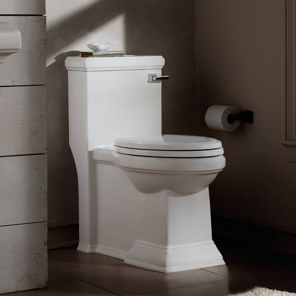 Shop American Standard 2847 813 Town Square 1 28 Gpf One Piece Elongated Comfort Height Toilet With Right Hand Tank Lever With Seat Overstock 17572100