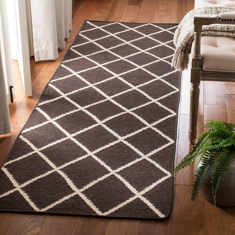 SAFAVIEH Handmade Flatweave Dhurries Valdi Modern Moroccan Wool Rug - 2'6" x 10' Runner - Brown/Ivory
