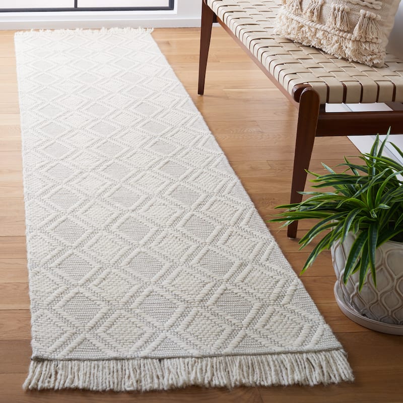 SAFAVIEH Handmade Natura Feridan Wool Fringe Rug - 2'3" x 9' Runner - Ivory