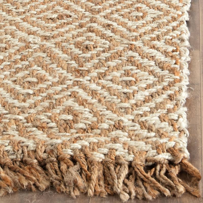 SAFAVIEH Handmade Natural Fiber Miley Jute Rug with Fringe