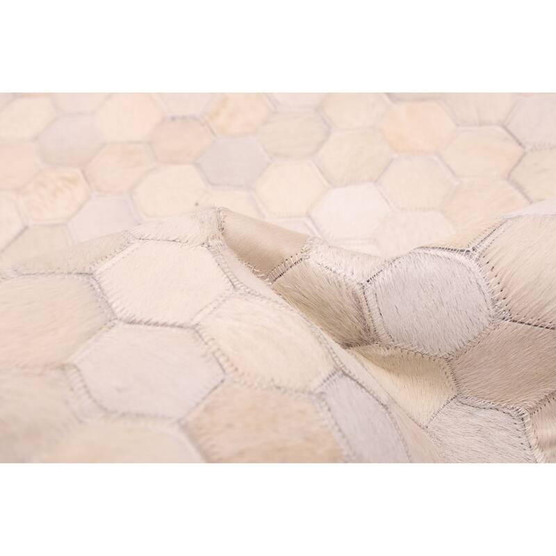 ECARPETGALLERY Handmade Cowhide Patchwork Ivory Leather Rug - 7' x 7'
