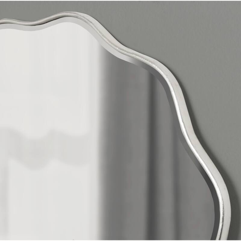 Kate and Laurel Viona Round Scalloped Mirror