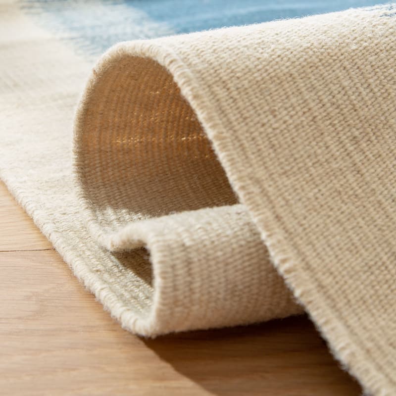SAFAVIEH Handmade Kilim Flatweave Xanum Casual Tribal Wool Rug with Fringe - 4' x 6' - Blue/Ivory - Rectangle