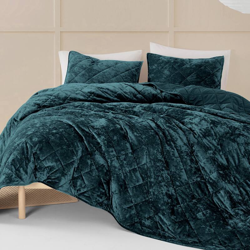 Wonderful Diamond Velvet 3 Piece Quilt Set