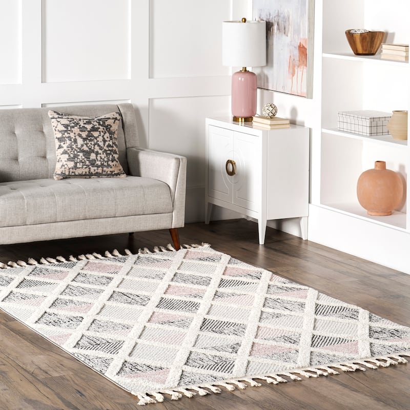 Nuloom Emlyn Diamond Lattice Tasseled Area Rug.