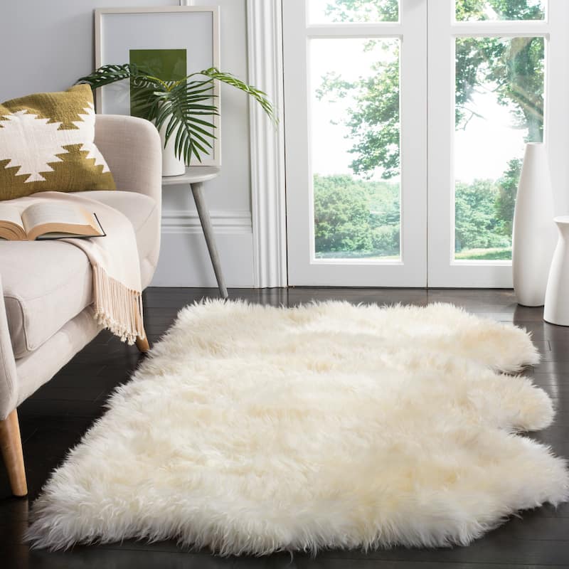 SAFAVIEH Handmade Sheepskin Aybek Genuine Pelt Rug - 3'  x  5' - Natural/White - Hide-Shaped
