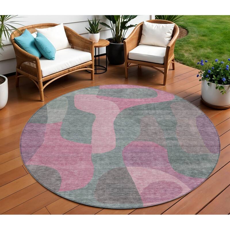 HomeRoots Abstract Transitional Rectangle Outdoor Rug - 8' Round