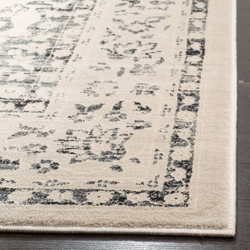 SAFAVIEH Evoke Suzie Distressed Vintage Boho Rug