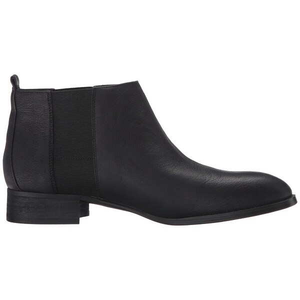 nine west ranfield leather cap toe bootie