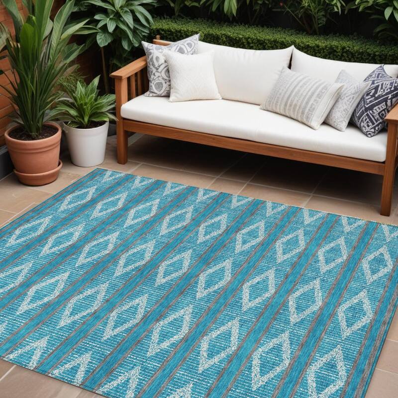 HomeRoots Geometric Transitional Rectangle Outdoor Rug - 8' X 10'