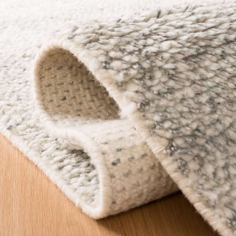 SAFAVIEH Handmade Casablanca Shag Tribal Grey Wool Rug