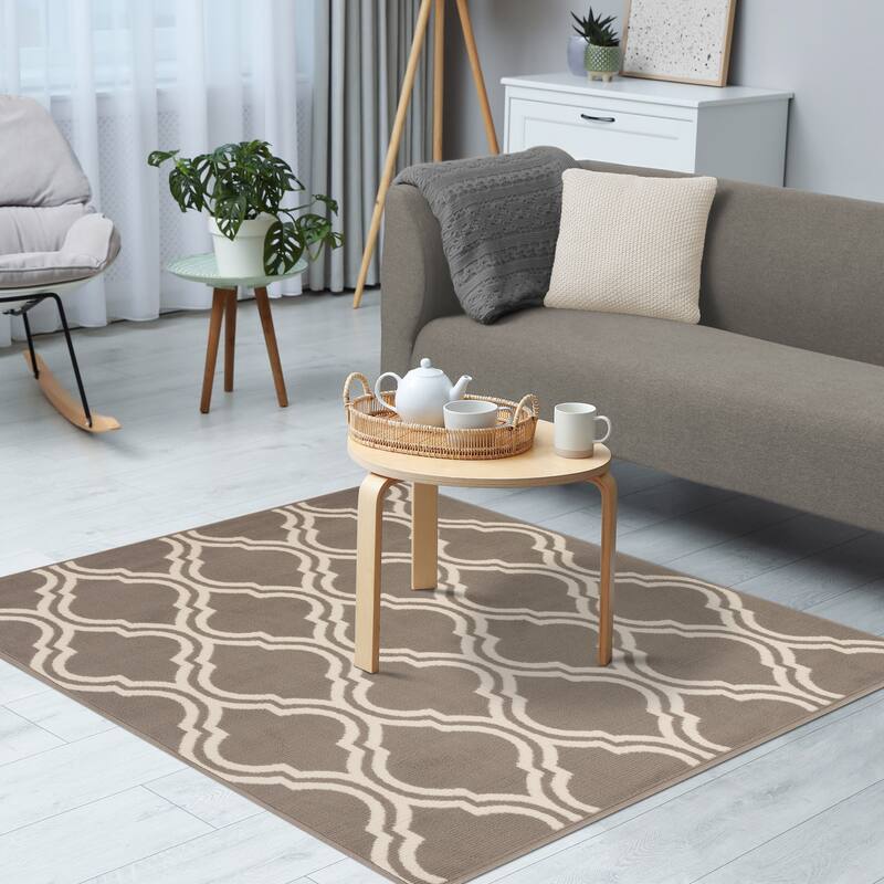 Contemporary Ornamental Double Trellis Power-Loomed Indoor Area Rug by Superior