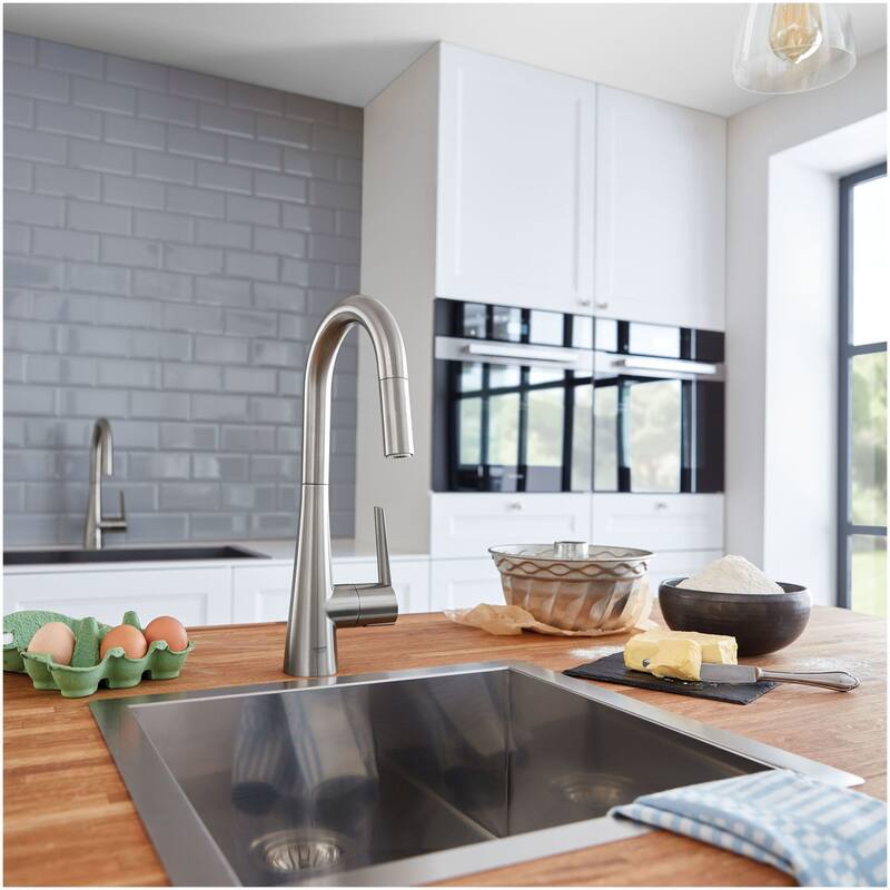 Grohe Zedra 1.75 GPM Single Hole Pull Down Kitchen Faucet with