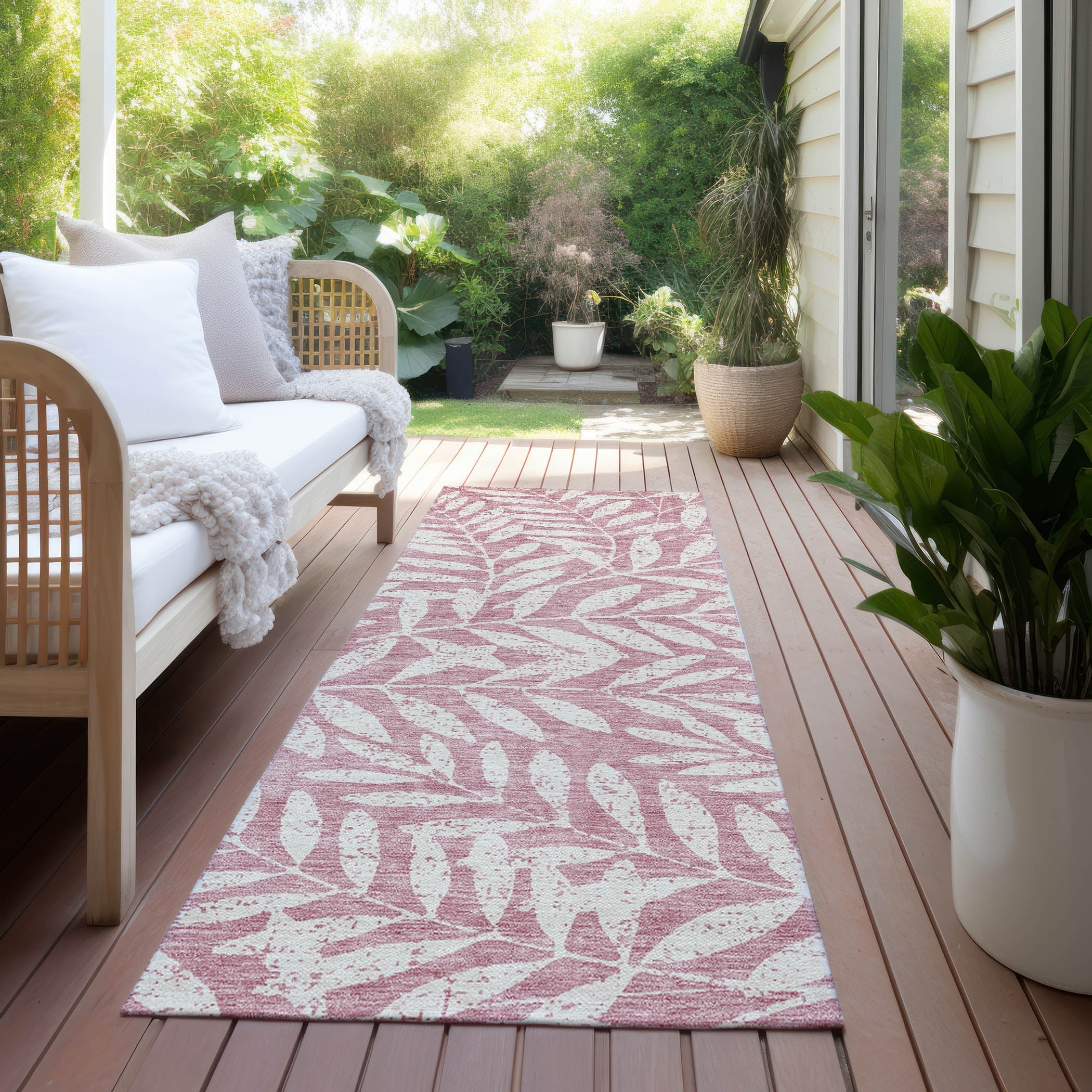 Machine Washable Indoor/ Outdoor Chantille Palm Rug