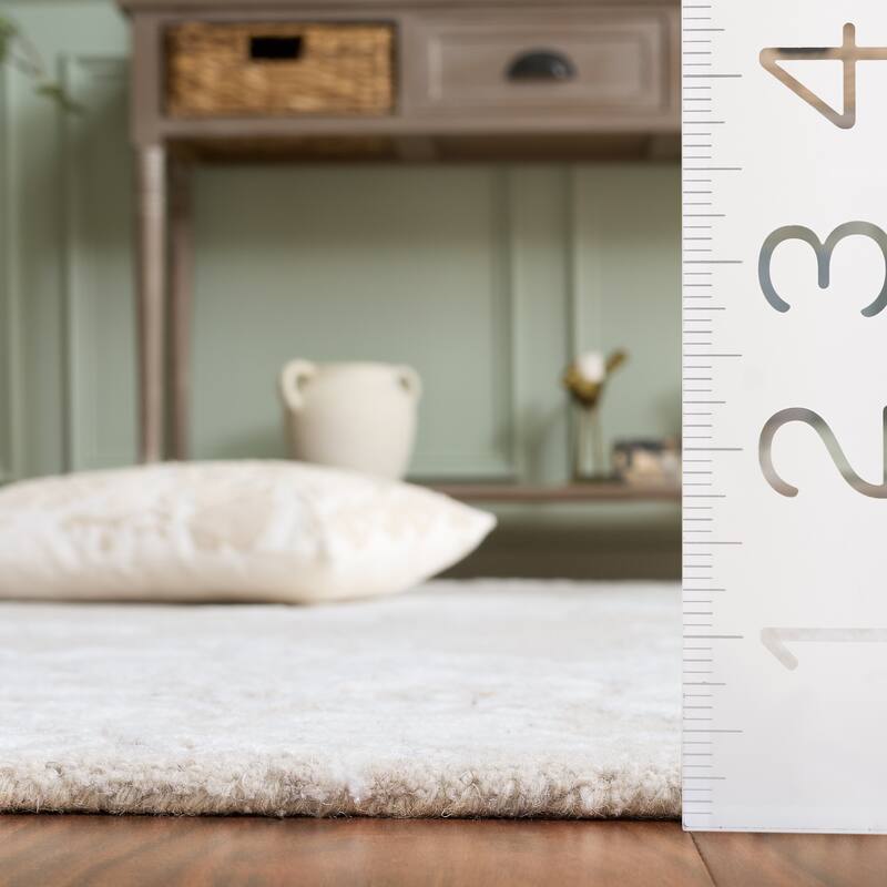 SAFAVIEH Handmade Glamour Riga Modern & Contemporary Viscose Rug