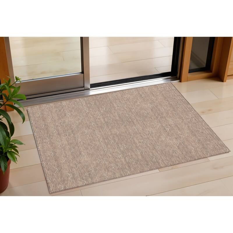HomeRoots Geometric Transitional Rectangle Outdoor Rug - 3' x 5'