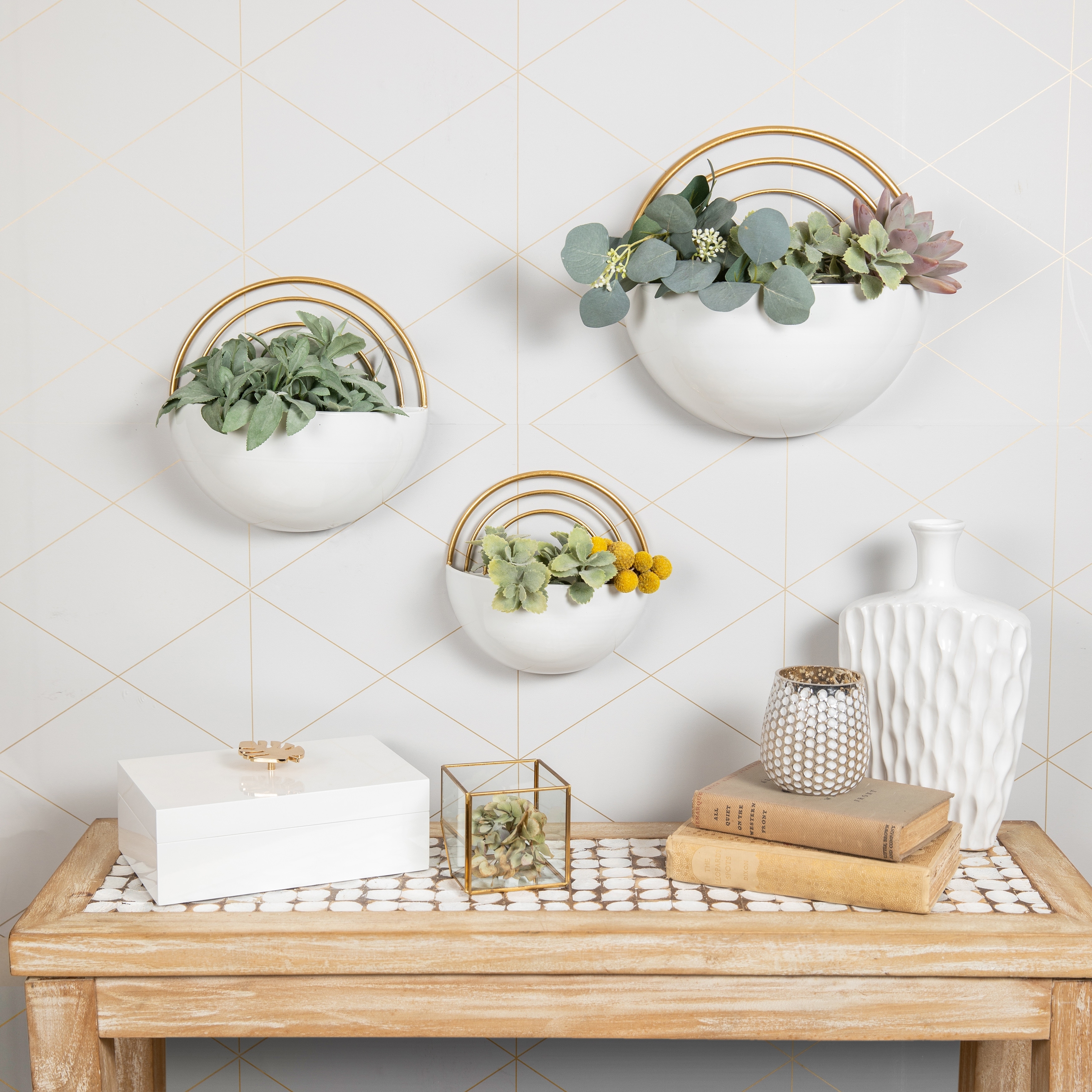 https://ak1.ostkcdn.com/images/products/is/images/direct/f3a2fbf51bb074fc1f15183e34cae77b3de930cb/Crescent-3-Piece-Metal-Wall-Planter-Set---White-with-Gold-Detail.jpg