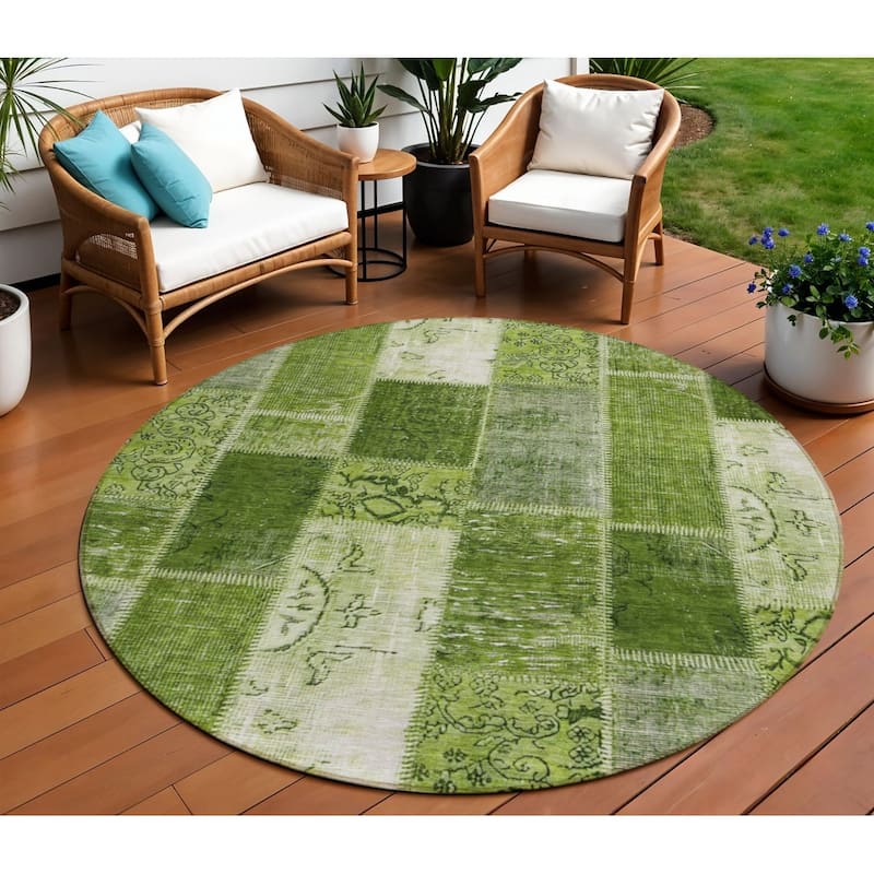 HomeRoots Patchwork Traditional Rectangle Outdoor Rug - 8' Round