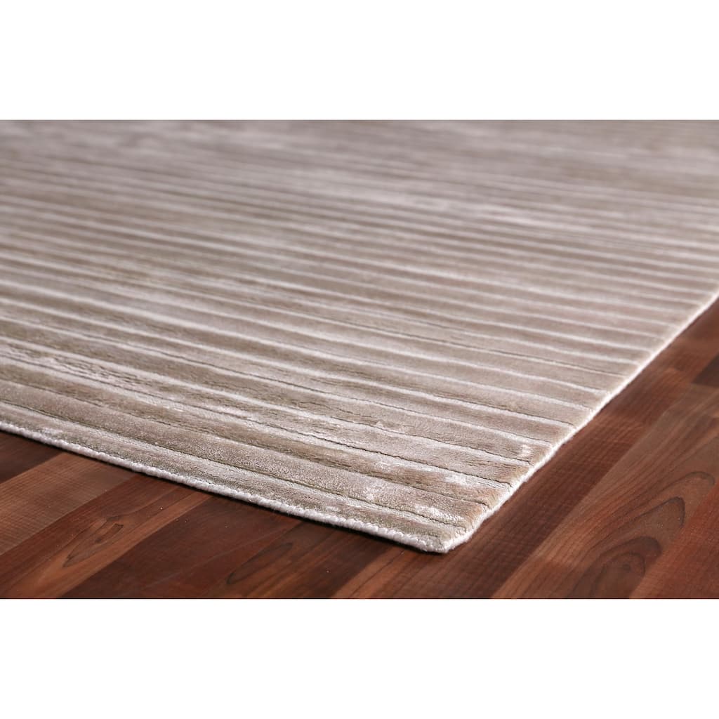 Exquisite Rugs High Low Light Silver Viscose Rug (8' x 10'). - 8' x 10'
