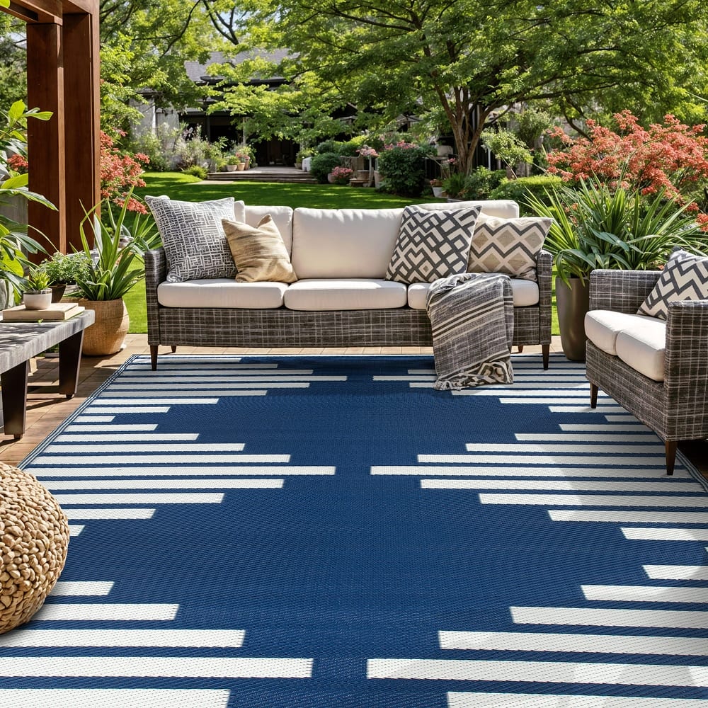 World Rug Gallery Bohemian Stripe Diamond Reversible Recycled Plastic Outdoor Rugs