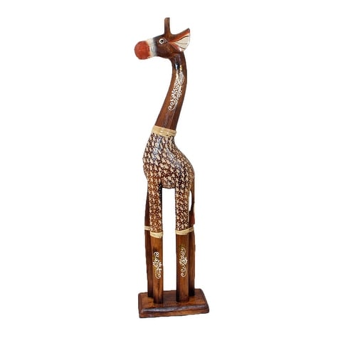 standing giraffe statue