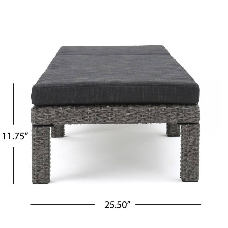 Luxury Outdoor Wicker Lounger