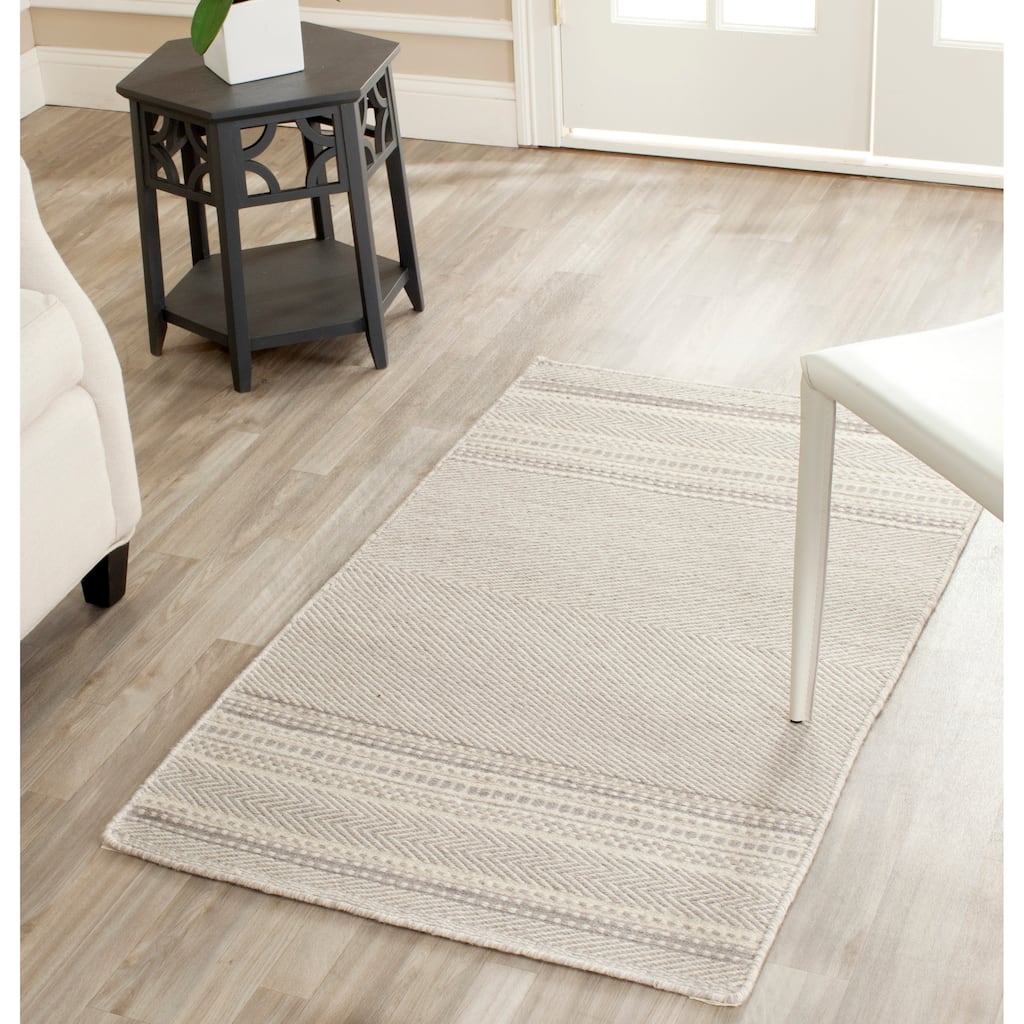SAFAVIEH Handmade Flatweave Kilim Manrica Wool Rug