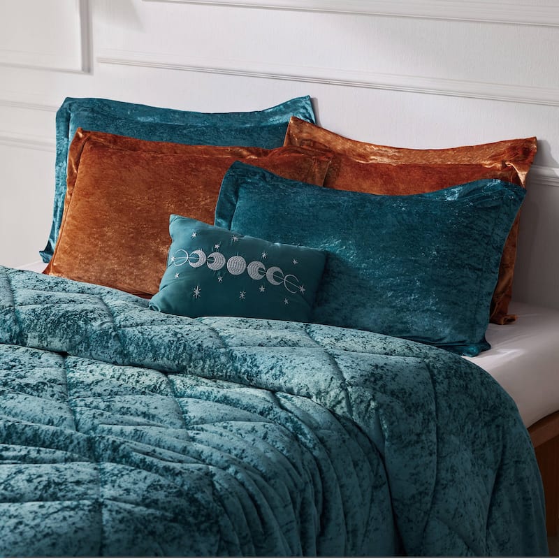 Intelligent Design Isabel Velvet Comforter Set