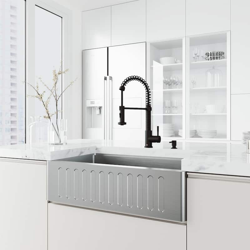 VIGO Edison 19" H Single Handle Pull-Down Sprayer Kitchen Faucet