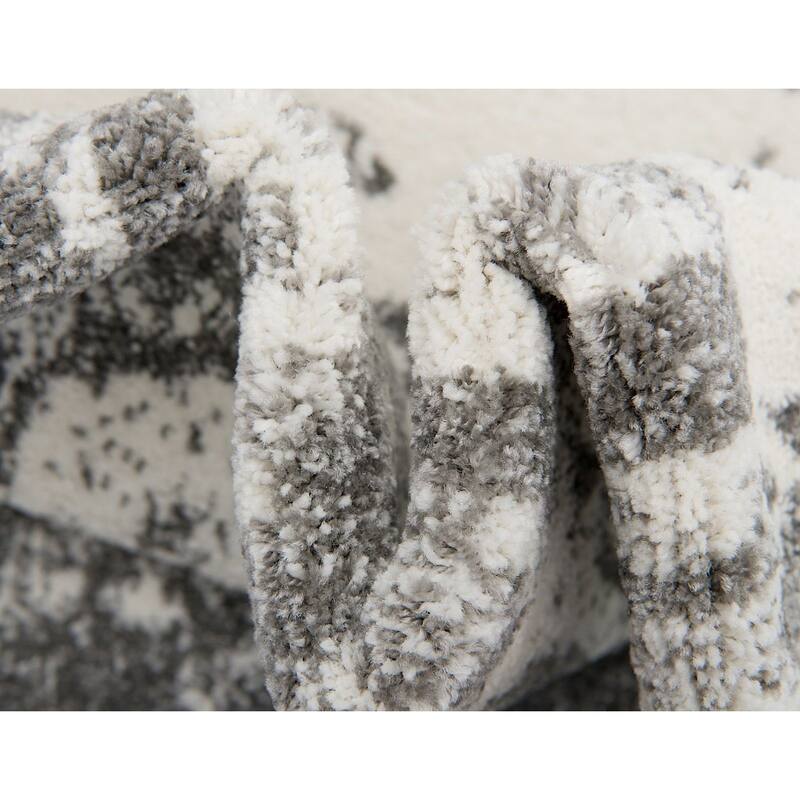 Transitional Traka Collection Area Rug