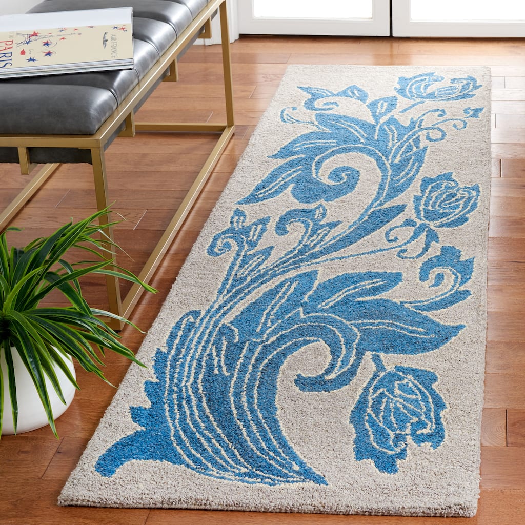 SAFAVIEH Handmade Abstract Chloi Floral Wool Rug
