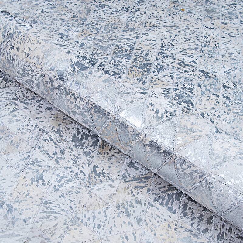 Handmade Vail Haven Light Gray Cowhide Area Rug