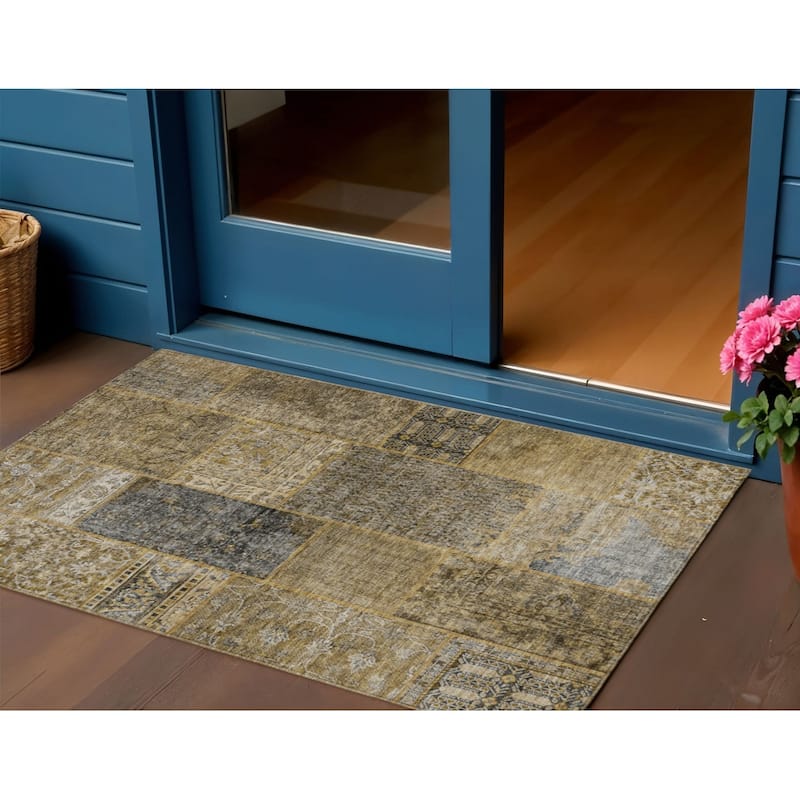 HomeRoots Patchwork Transitional Rectangle Outdoor Rug - 3' x 5'