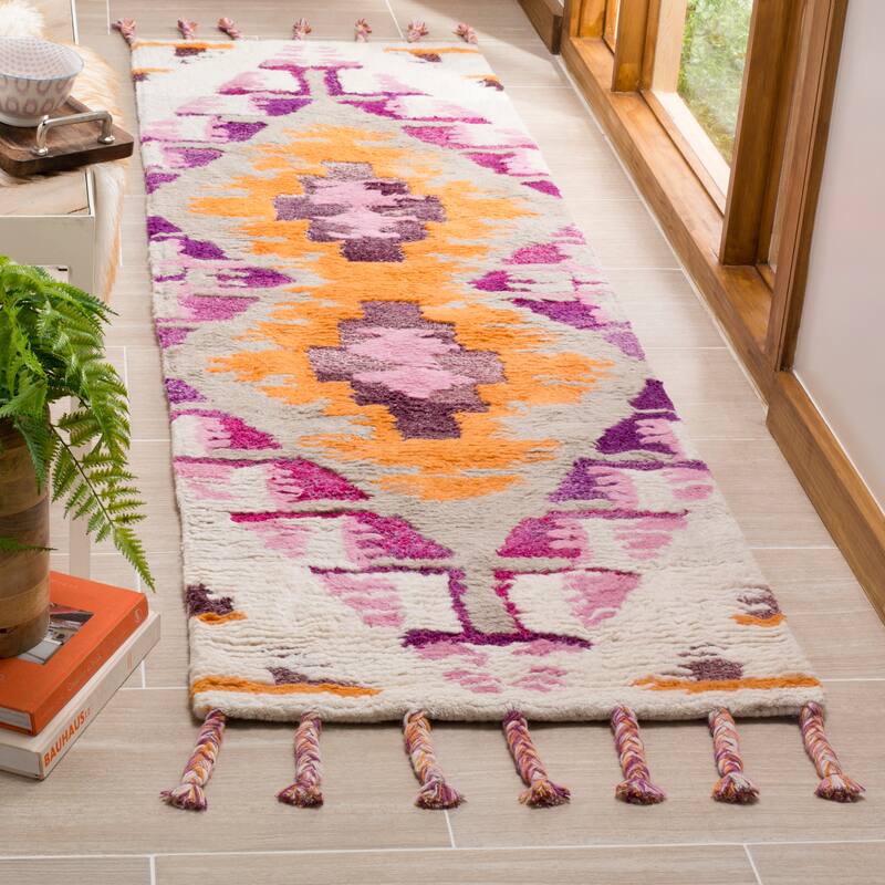 SAFAVIEH Handmade Casablanca Shag Mateja Tribal Moroccan Wool Rug - 2'3" x 8' Runner - Ivory/Multi