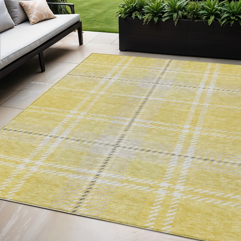 HomeRoots Plaid Transitional Rectangle Outdoor Rug - 5' X 8'